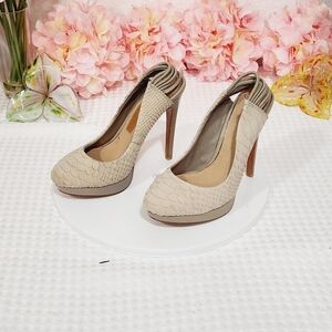 Badgley Mischka Cream Platform Suede 5" Heels Size 6.5